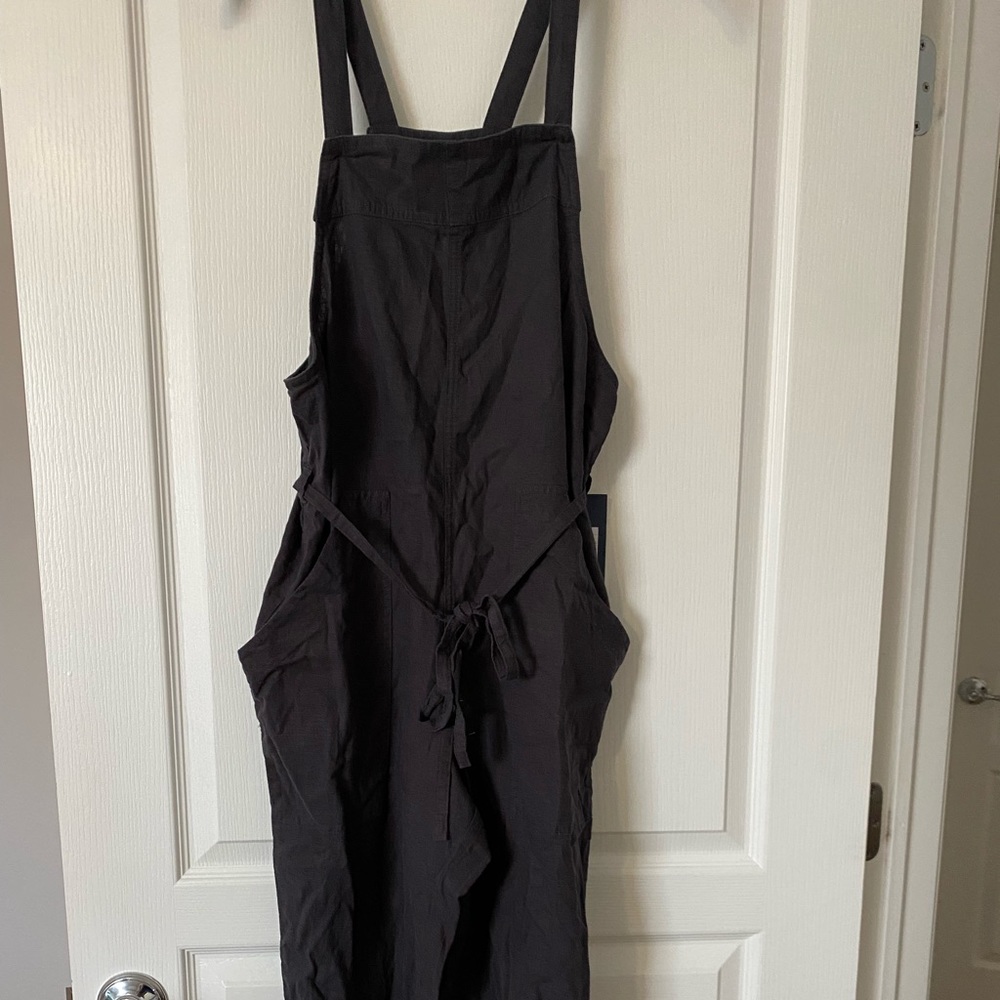 Universal thread Women’s charcoal linen overalls jumpsuit. Size XS
